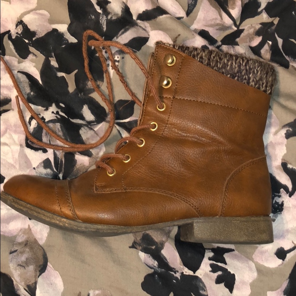 Women’s brown boots
